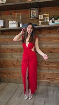 Abito lungo rosso elegante con spacco e drappeggio