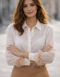 Camicia shiffon con polsini in piume
